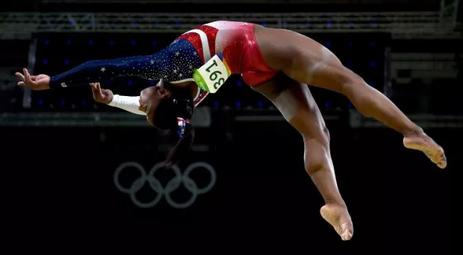 Видео: Впечатляващ отбор на САЩ защити титлата си в спортната гимнастика за жени