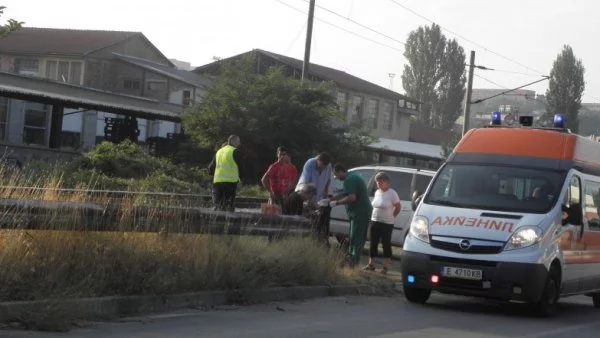 Двама души загинаха, след като влак блъсна автомобил край Велико Търново