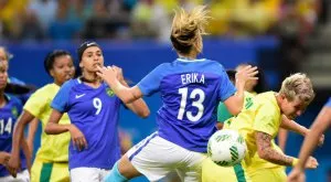 СНИМКА: Има ли мъж в женския турнир по футбол на Игрите в Рио?!? 