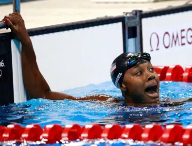 Историческият момент на първата чернокожа шампионка в плуването (Видео)