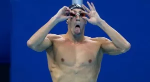 Майкъл Фелпс не успя да се противопостави на бяла акула (ВИДЕО)