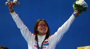 Китайката с дебилните реакции не плувала добре заради... цикъл