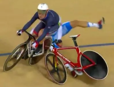 Британски колоездач помете трима, за да се добере до медал (Видео)