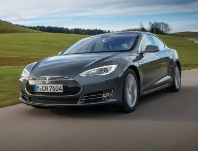 Tesla премахна термина „автопилот” след нов инцидент