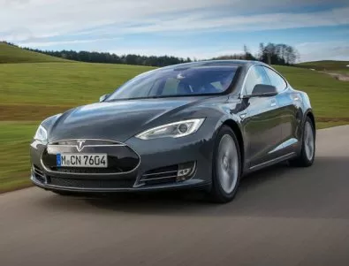 Tesla лишава безотговорните шофьори от автопилот