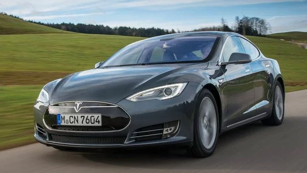 Tesla Model S на автопилот катастрофира и в Германия