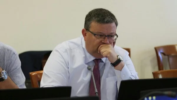 Цацаров иска независим регулатор за лекарствата