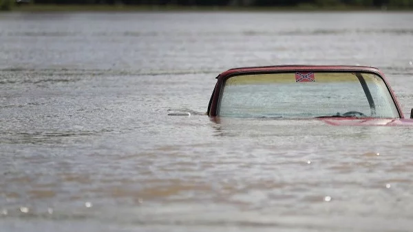 Няма данни за пострадали български граждани при наводнението в Южна Индия
