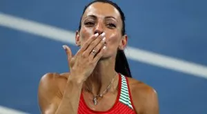 Ивет Лалова се пробва в бокса