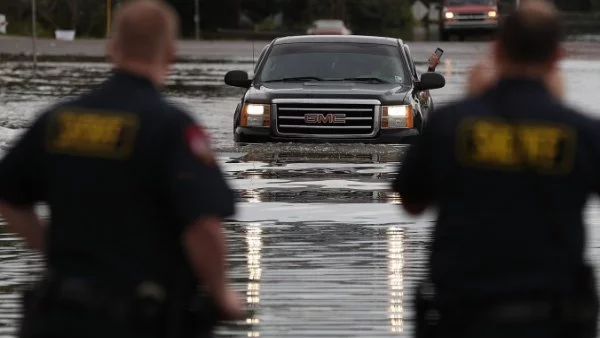 Наводнение в Аризона предизвика смъртта на няколко души, включително деца