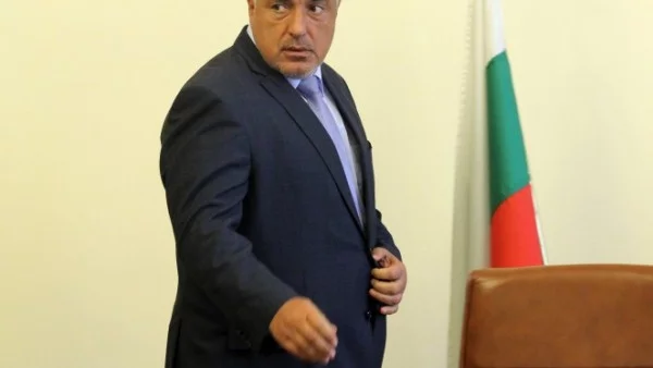 Борисов се скара на закъсняващите министри пушачи