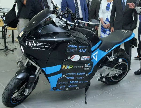 В София показаха първия в света електрически туристически мотоциклет (СНИМКИ)