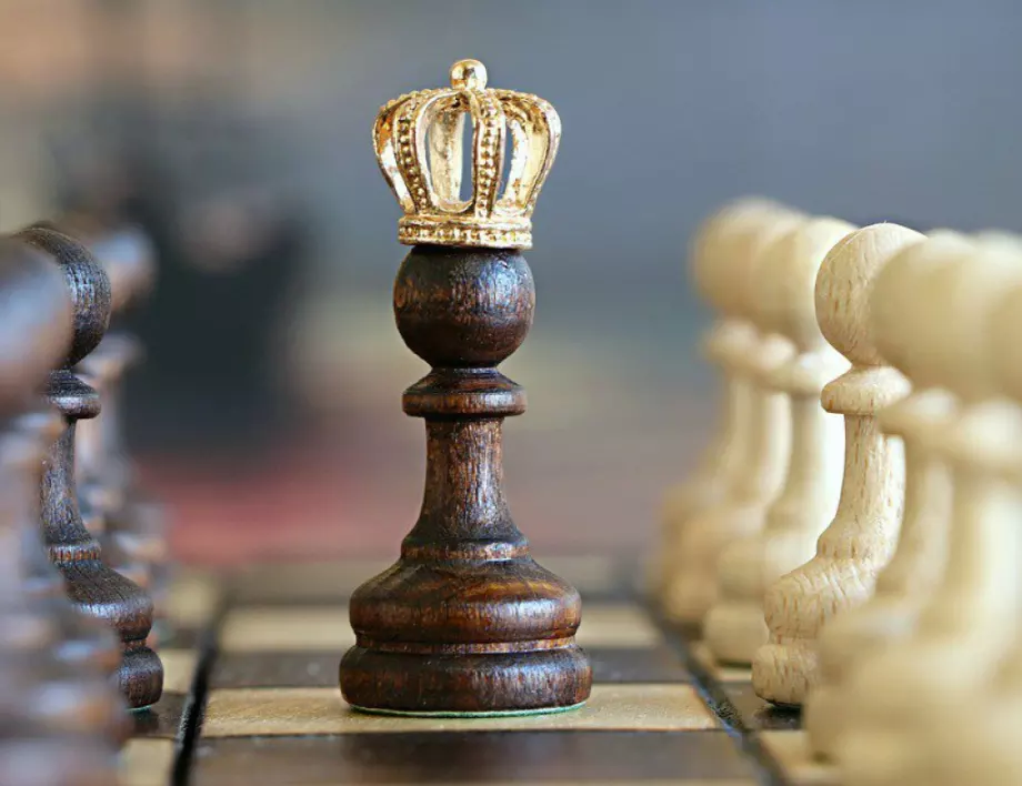 Учени се заеха с неравенството между белите и черните фигури в шахмата