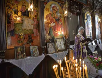 Мощи на трима светци пристигат в София