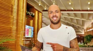 {{ otherArticle[0].article.title }}