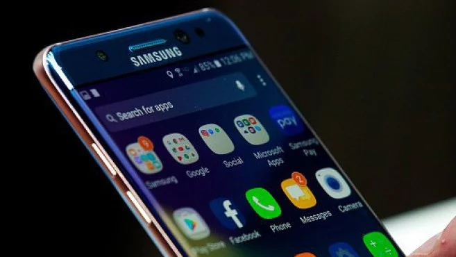 Разработчици откриха защо експлодира Galaxy Note 7
