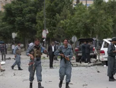Над 10 загинали и ранени в експлозия на погребение в Кабул