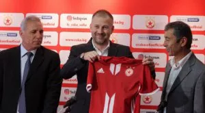 {{ otherArticle[0].article.title }}