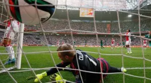 ВИДЕО: Новият вратар на Барса обича да допуска смешни голове 