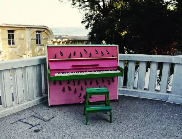 Арт-пианото на Варна в помощ на децата   