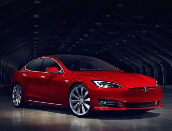 Tesla показа най-бързия сериен автомобил в света