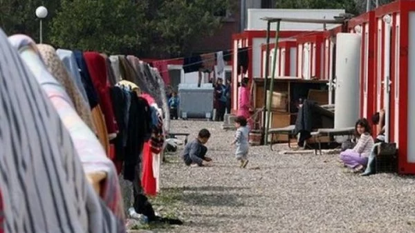 В Харманли протестират срещу бежанския лагер, искат строг контрол