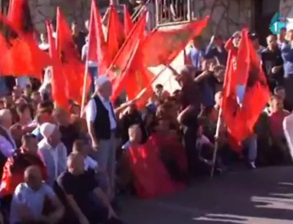 Сблъсъци между етнически албанци и сърби за Голяма Богородица (Видео)