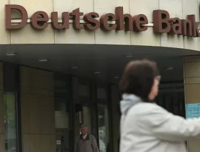 Акциите на Deutsche Bank се сринаха