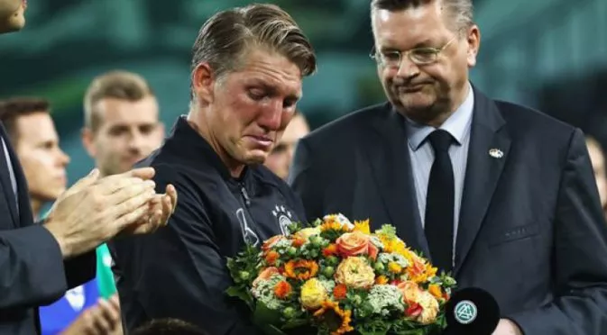 Трогателно: Швайни се обля в сълзи в последния си мач за Германия