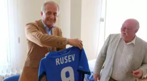 {{ otherArticle[0].article.title }}