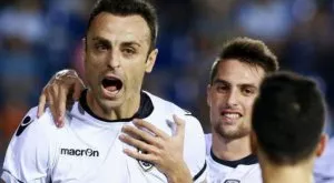 Бербатов между два отбора, ето кой надделява