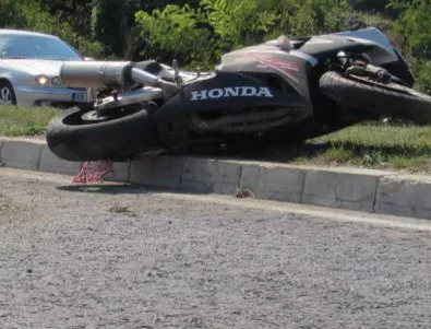 Моторист се блъсна в скала край Асеновград