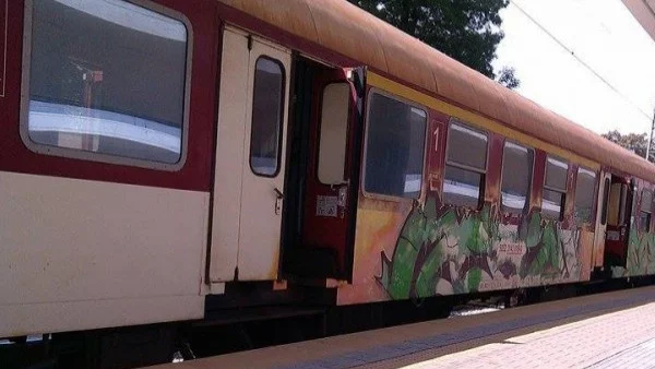 Пътническият влак София - Бургас се запали, няма пострадали 