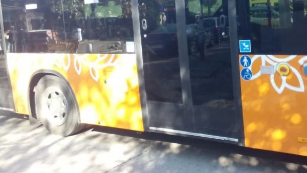 Петима пострадали след "нелогична катастрофа" на автобус 74 в София