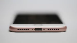 Гаранцията на iPhone 7 не покрива повреда заради вода 