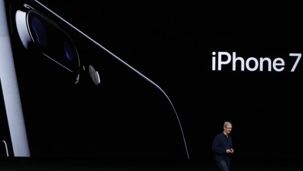 Apple обяви, че всички модели на iPhone 7 plus са изчерпани (Видео)