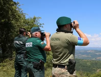 Допълнително 800 гръцки гранични полицаи ще следят за бежанци