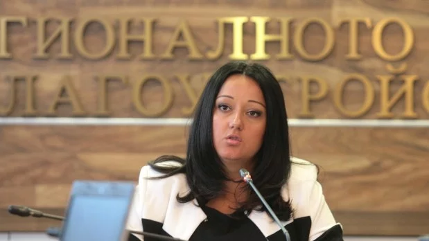 Павлова: Трябва пълна мобилизация, само 13 от 265 общини имат общи устройствени планове