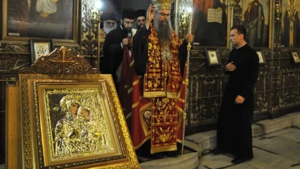 И свещениците ни емигрират заради ниското заплащане