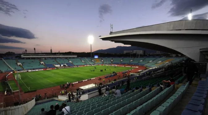 УЕФА наказа България за следващите две домакинства заради расизъм