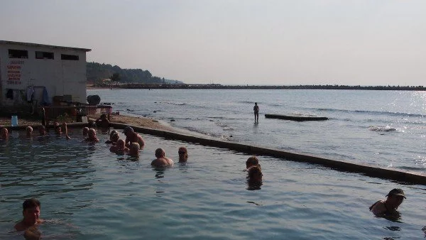 Варненци искат осветление и охрана на "Топлата вода"