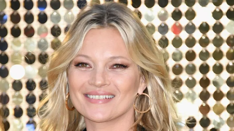 Изненада! Кейт Мос шокира с розова коса (СНИМКА)