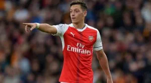 Сътън забрани на звездите на Арсенал да дъвчат дъвки