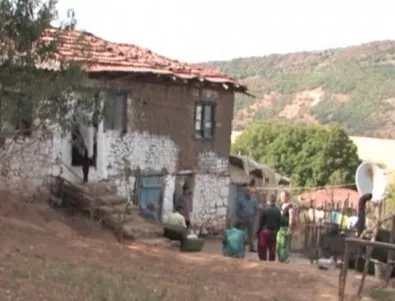 Домът на изоставения Мустафа – 13 души в две стаи