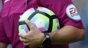 Изхвърлят от спорта нещастник, прегазил красива съдийка (ВИДЕО)