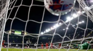 След 200 дни той се завърна в игра с гол, но сега го пратиха да търка пейката