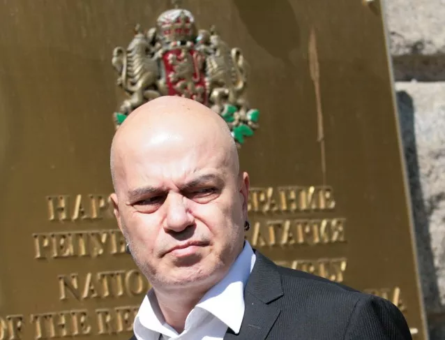 Трифонов: ЦИК извършва чудовищна манипулация с референдума