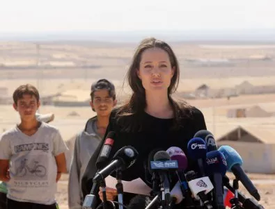 Анджелина Джоли готви филм за Афганистан