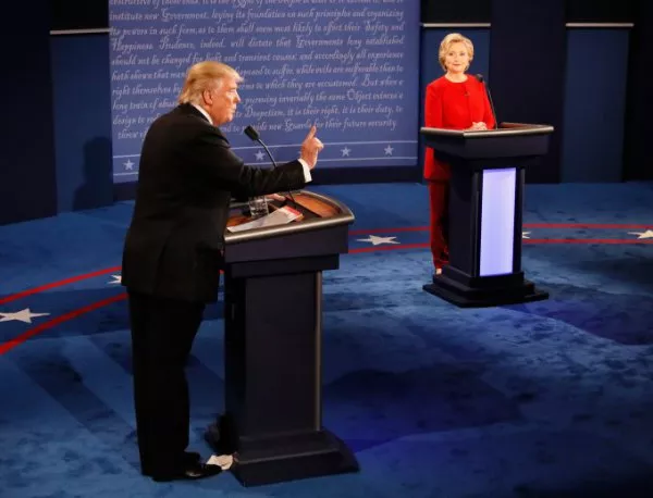 Тръмп лъгал повече от веднъж на минута по време на дебата с Клинтън, твърди щабът ѝ