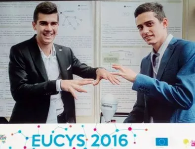 Единадесетокласници от Варна спечелиха награда на Европейския конкурс за млади учени 